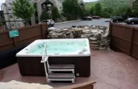 Awesome Lake Views from the Screened-in Deck! Right Next to Silver Dollar City!
