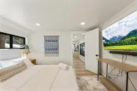 Modern Cozy Cabin Retreat