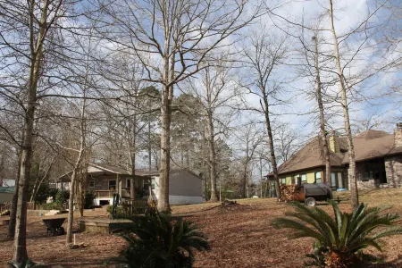 Family Lake Getaway/Fisherman's Paradise with private boat ramp