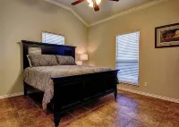 Guadalupe Getaway w 400' of Private Beach along River - 3bdr/3bath sleeps 10 Hotel dekat Guadalupe River