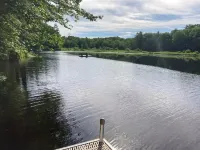 All season cozy waterfront cabin. Ideal get away. Hotels in Strafford County