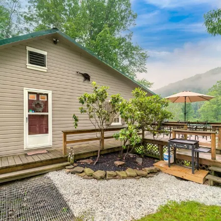 Riverfront Cabin ★ Views ★ Quiet ★ Fishing ★ Kayak