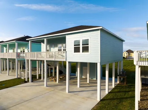 Beautiful, Newly Built Cottage Minutes to Beach