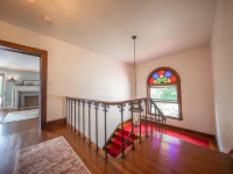 Beautiful home near Ocean Beach Park. 新倫敦酒店