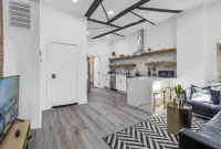 3 beds,Yard,Free Parking&Wine.Close to Everything!