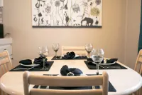 Cozy 3 bed 1 bath entire house- up to 6 people Hotels in Westland