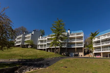 LAKE FRONT, UPDATED 2 BED 2 BATH OSAGE BEACH