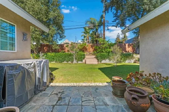 Cozy 4-Bedroom House with Hardwood Flooring