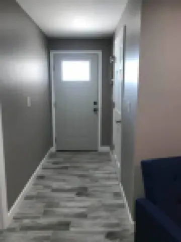 Modern 4 Bedroom 2 Bath Sleeps 10 Newly Renovated Whole House Rental 格拉夫頓酒店