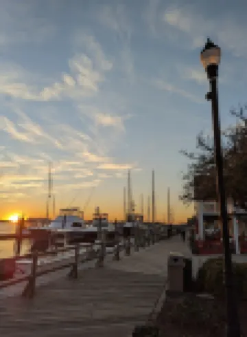 Coastal Cottage, walk to downtown Beaufort, close to beaches, pet friendly.