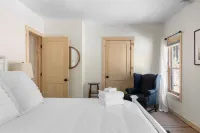Cheerful 3 Bedroom Mountain Cottage