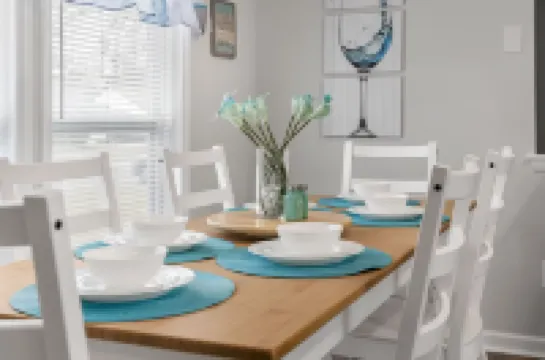 Entire Modern Home in Prime Dining & Shopping Area