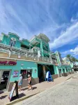 PARADISE ON THE PASS - 360 ROOFTOP WATER VIEWS OF JOHNS PASS Hotels near Madeira Beach