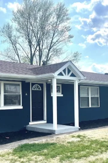 Downtown Carbondale. Cozy and Cheery Abode -- NEW-- Hotels in Carbondale