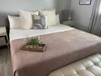 Intercostal paradise 🐬 🏖️ Romantic getaway🏝️ Hotels near Moreno RV Sales