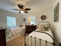 Island Paradise! Beautiful Elegant Tropical Home with Private Heated Pool! 키비스케인 호텔