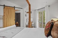 Cozy dome cabin in Blue River forest 7 min to Breck. Pet friendly! On bus route!