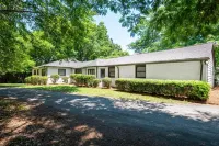3,700 sqft-Luxe/Private Villa style Ranch in South CLT with King en Suite! Hotels near The Arboretum Shopping Center