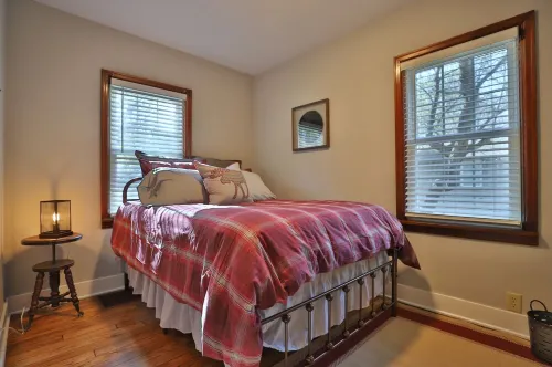 Peoria Heights Haven on the Trail- A Wooded Retreat Close to the Restaurants Hotels in Peoria Heights