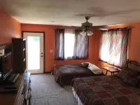 4 Bdrm 4 Bath Lake front Lake Sinissippi home