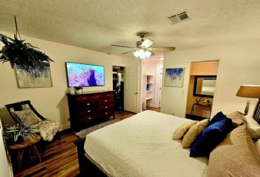 River Retreat Family Getaway- Pet Friendly, under 1 Mile to Boat Ramp Отели в г. Буллхед Сити