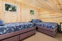 Updated Cabin Getaway Backs to Rocky Mountain Park, Beautiful Views! Adults Only