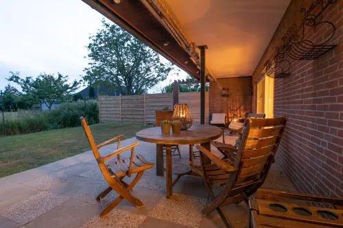 Spacious vacation apartment with garden, surrounded by greenery. Hotels in Stinteck