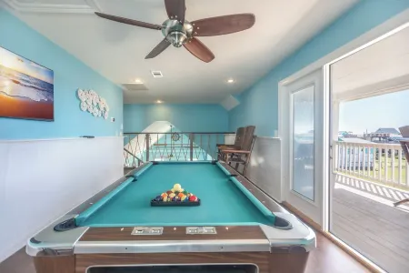 Steps to the Beach+Pool Table+2 King Beds+Sleeps 12+ Backyard