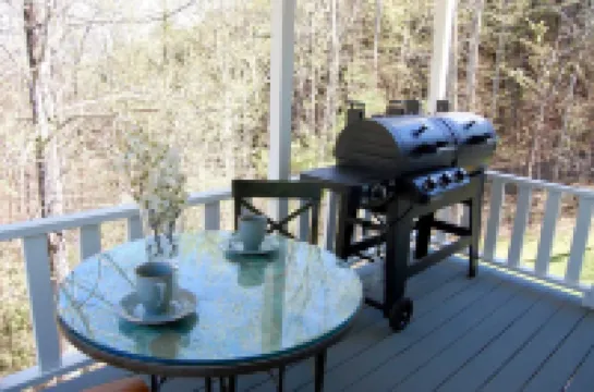 Peaceful Country Cottage with Game Room & Hot Tub