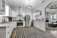 The Bird House - 3 Bedroom Downtown Nest