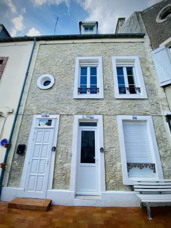 Gîte "Au bord des Embruns" 4 to 6 Pers in the heart of the Landing Beaches.