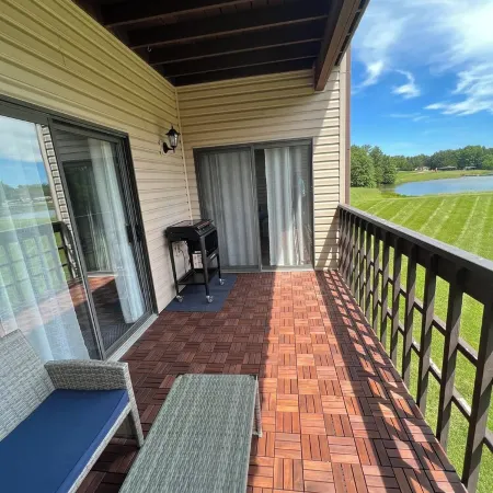 Luxury condo at Mark Twain Lake