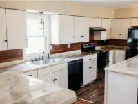 Cozy Midwest Bunkhouse located in the heart of the Ozarks! Hotels in Wright County