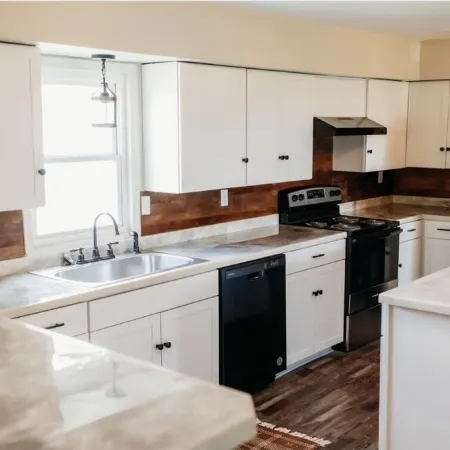 Cozy Midwest Bunkhouse located in the heart of the Ozarks! Отели в г. Райт