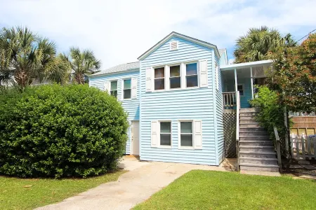 Charming, dog-friendly beach house downstairs