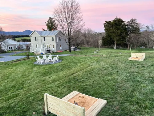 Family Friendly w/ Mountain Views, Hot Tub, Fire Pit, 4 mins to Luray Caverns