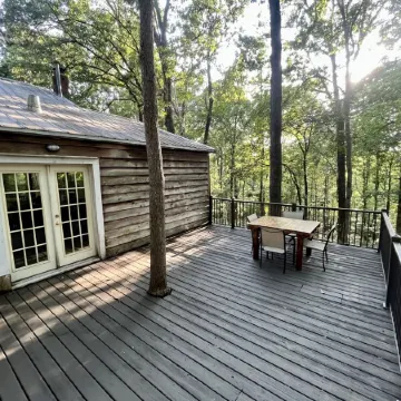 Cozy Cabin in the hills of Kentucky Lake. Family getaway or relaxing escape!