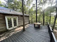 Cozy Cabin in the hills of Kentucky Lake. Family getaway or relaxing escape!