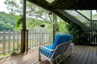 River Retreat with private apartment and deck on the beautiful Delaware River