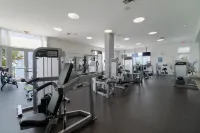 Penthouse Condo, minutes from Downtown & from the Beach