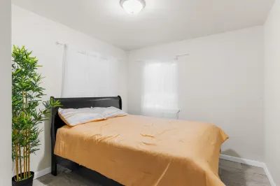 Comfortable Compton 2 Bed APT 1 Отели рядом с Аэропорт Комптон / Вудли