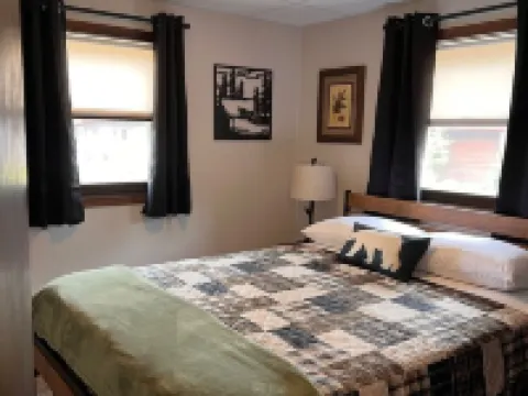 On the Eagle River Chain, Pier Slip, Kayaks, Wi-fi, AC, On Snowmobile Trail Hotels in Lincoln