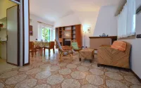 Ampia villa immersa nel verde
