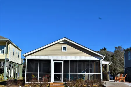 Oak Island Beach House -- Sand, Sun, and Fun Just Steps Away!!