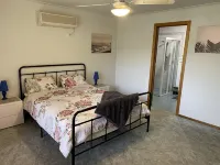 4 or 5 bedroom home with solar heated, undercover outdoor pool. Pet friendly. Hotels in Ardrossan