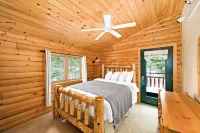 Authentic up North Log Cabin with Modern Comforts - con encanto