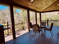 Perfect Summer / Fall Getaway with Amazing Fireplace for Gathering / Relaxation. - Chalets
