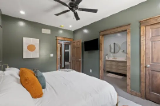 New Barndo/ATV Trailer Park/Outdoor Shower/HotTub