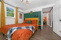 King Bed! Walk Downtown + Close to National Forest + Brevard Music Center