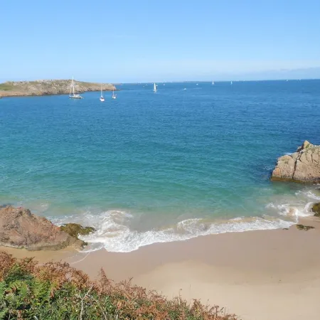 Nice sea view, south facing, Wifi, Parking, 50 m from beach & Thalasso